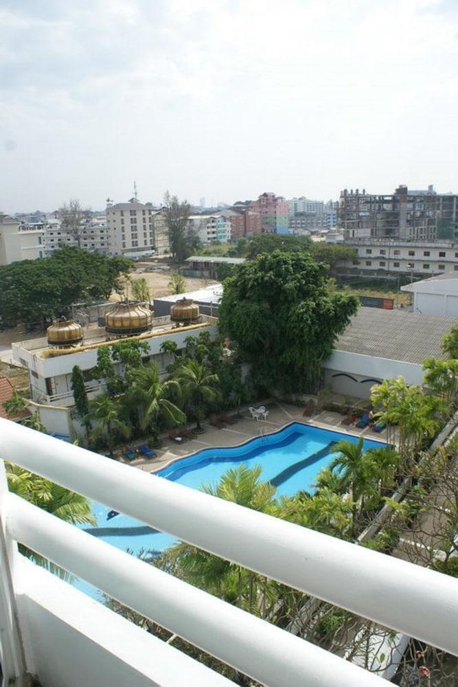 Royal Twins Palace Hotel Патая Екстериор снимка