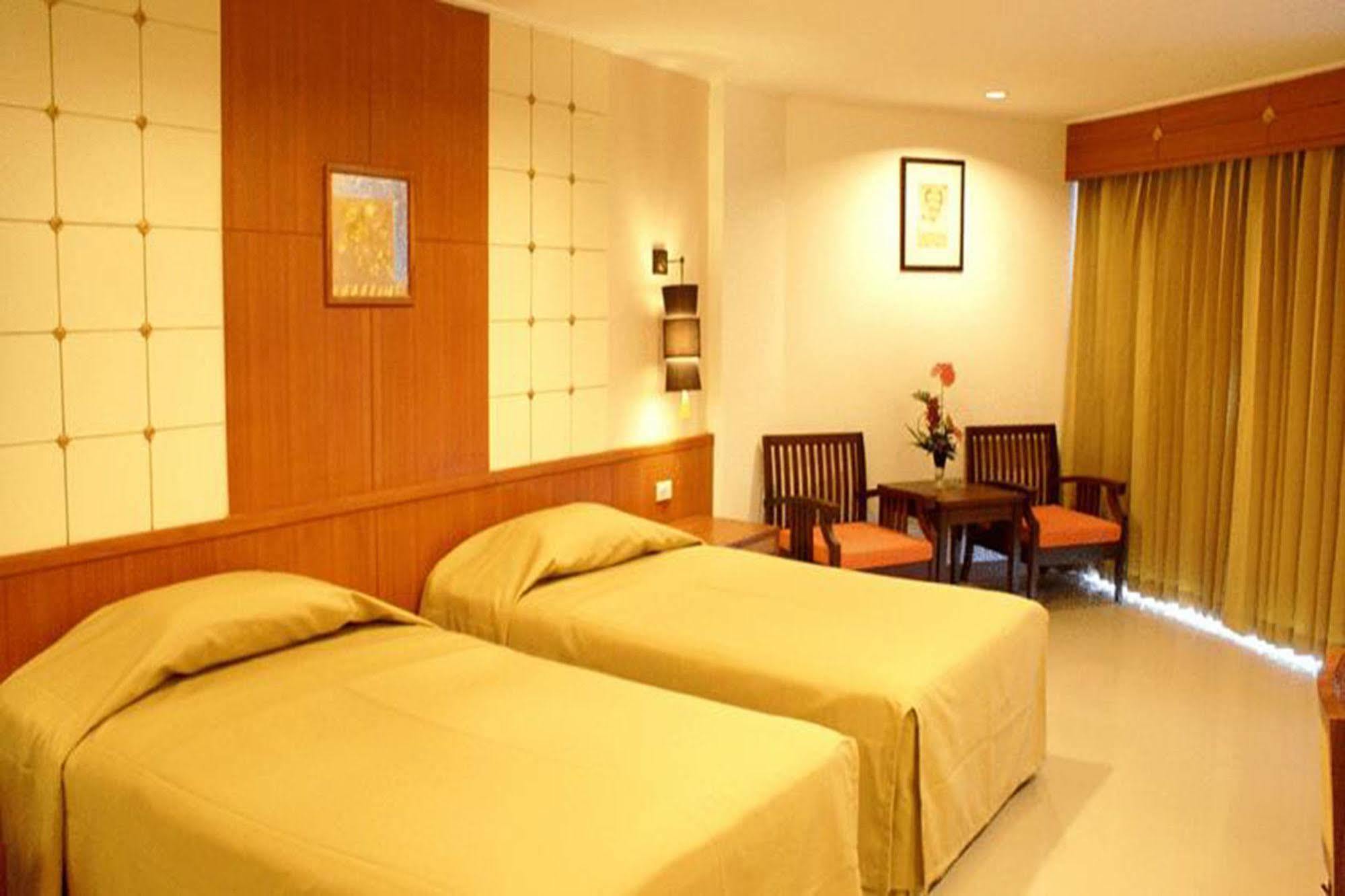 Royal Twins Palace Hotel Патая Екстериор снимка