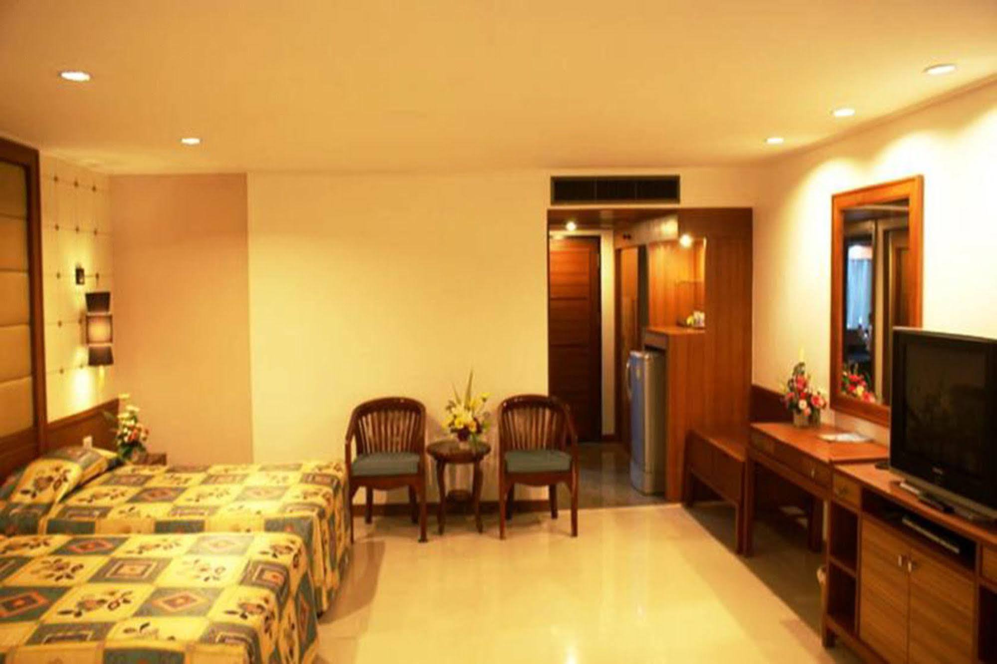 Royal Twins Palace Hotel Патая Екстериор снимка