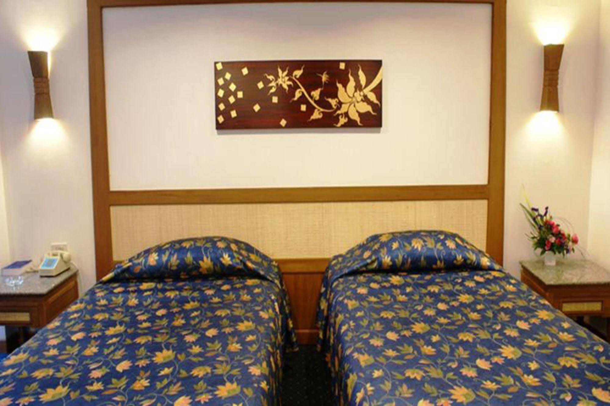 Royal Twins Palace Hotel Патая Екстериор снимка