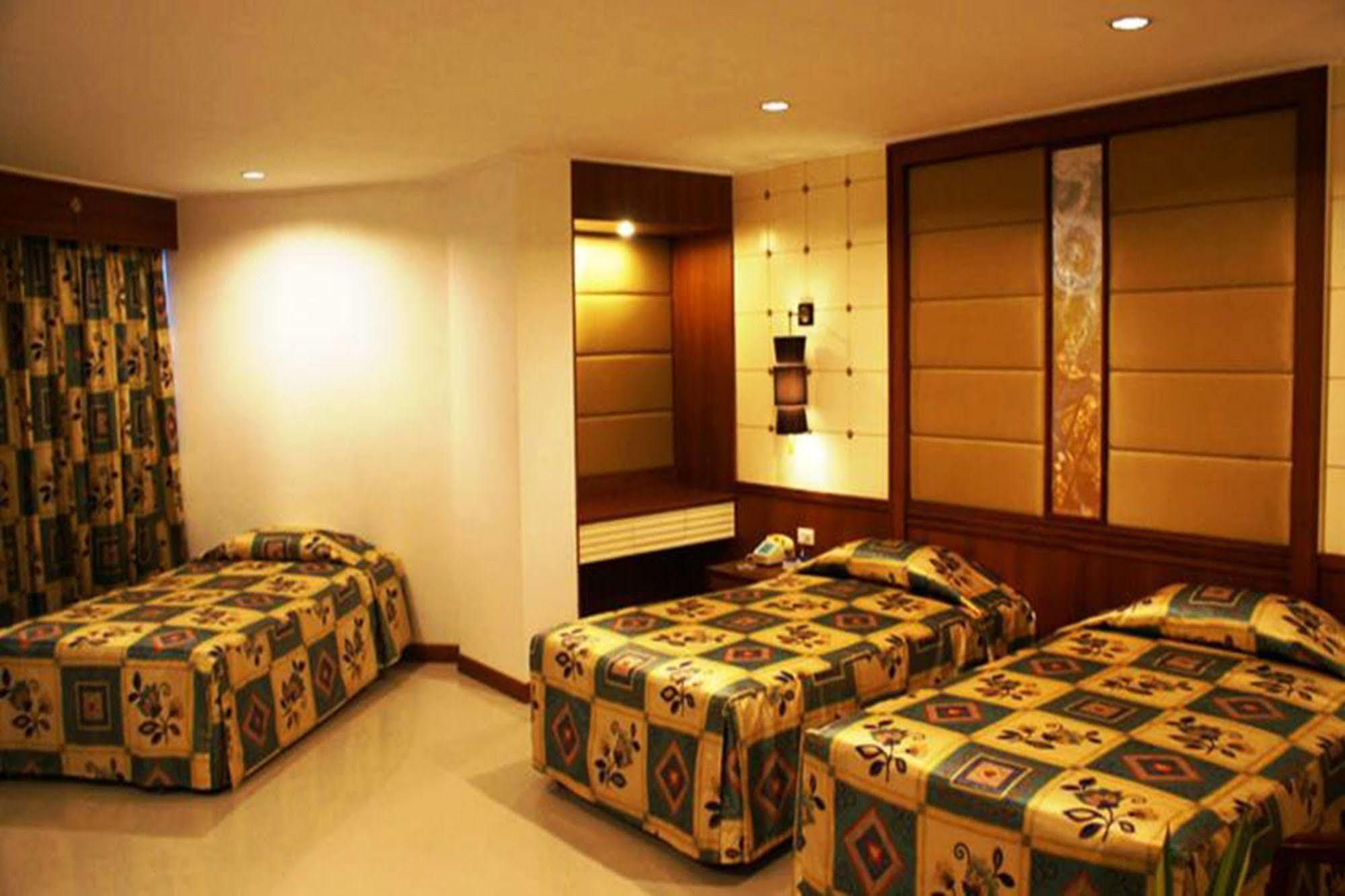 Royal Twins Palace Hotel Патая Екстериор снимка